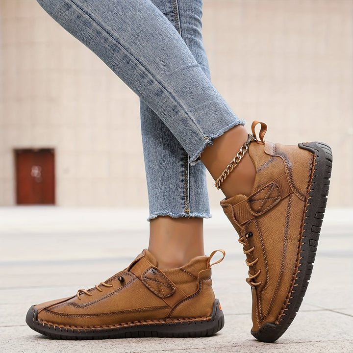 Renée comfort sneakers in Boreal Green on a neutral background, three-quarter angle view