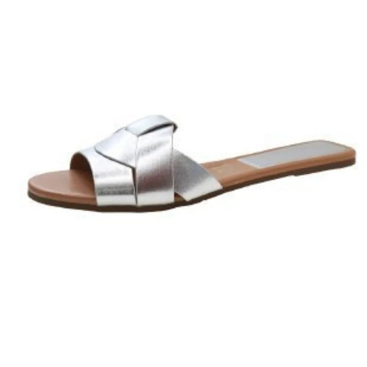 Close-up of the Ridge slide's padded insole and smooth upper strap in silver