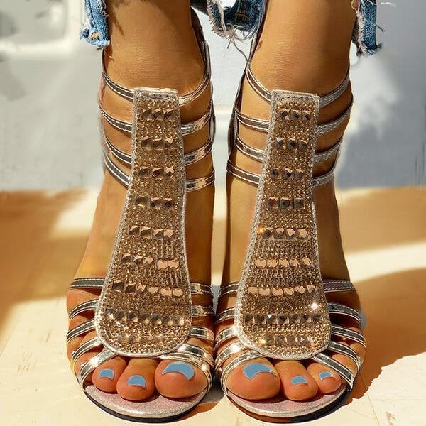 Rowan women's shimmer sandals in Golden colorway, sole and heel detail view