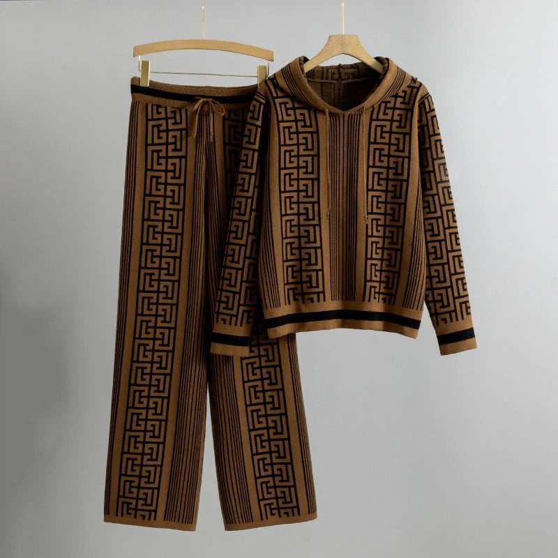 Model wearing the Savannah cozy set in black, styled with casual sneakers for an everyday look