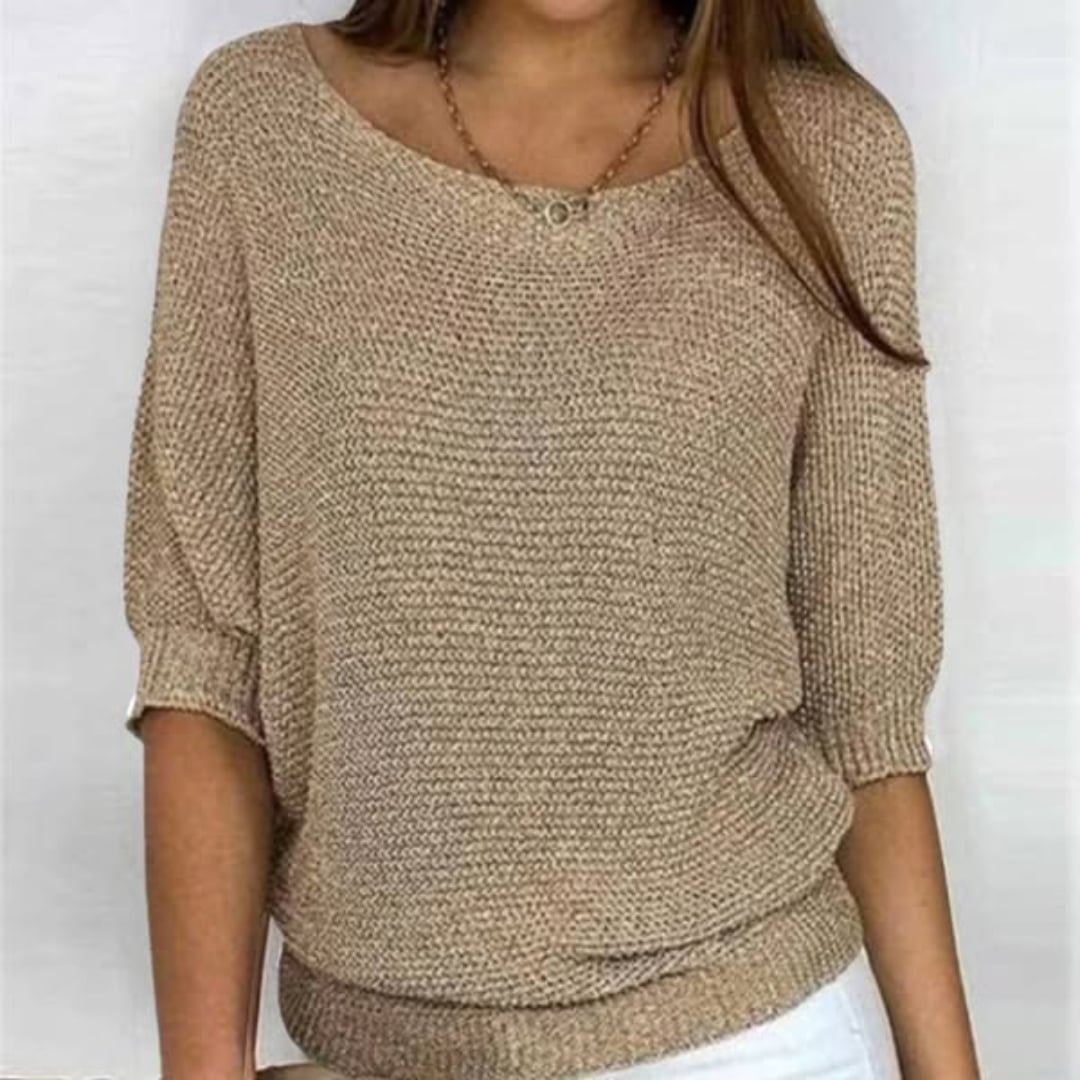 Front view of the Scarlett elegant sweater in gray, highlighting its smooth silhouette and relaxed yet refined fit