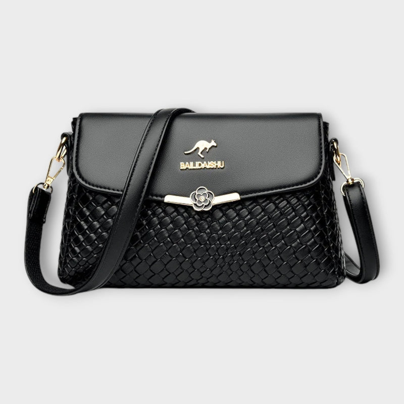 Selinda elegant shoulder bag in black with refined detailing and a comfortable shoulder strap