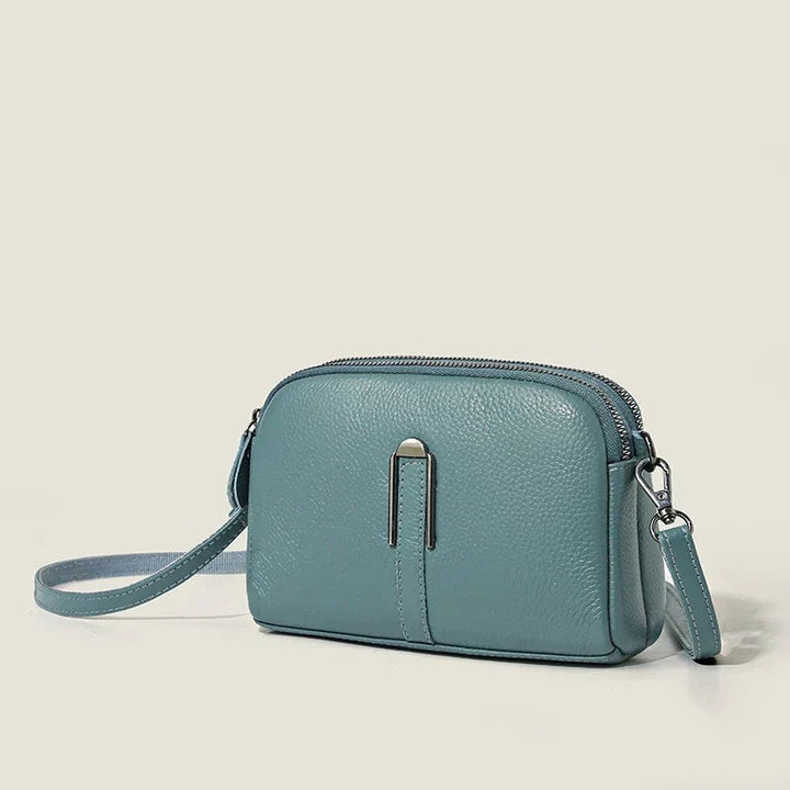 Selinde elegant shoulder bag in brown with minimalist design and removable strap