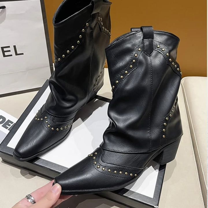 Woman wearing black Sierra studded western boots with skinny jeans