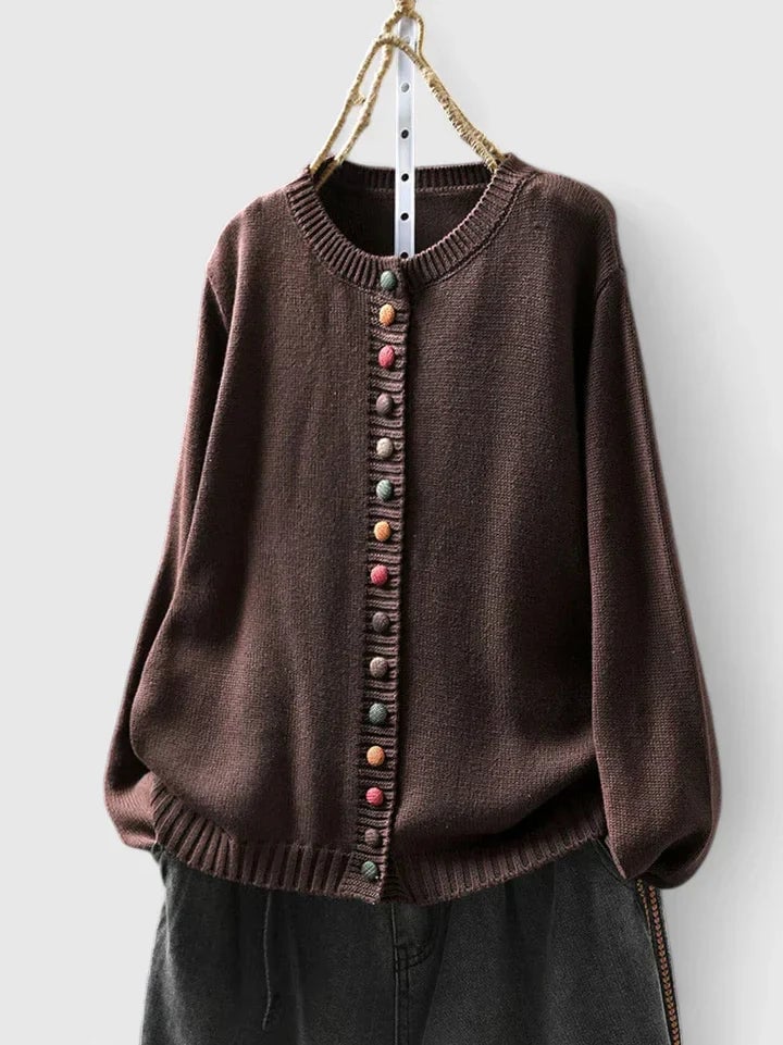 Front view of the Skylar cardigan in beige, paired with jeans for an everyday look