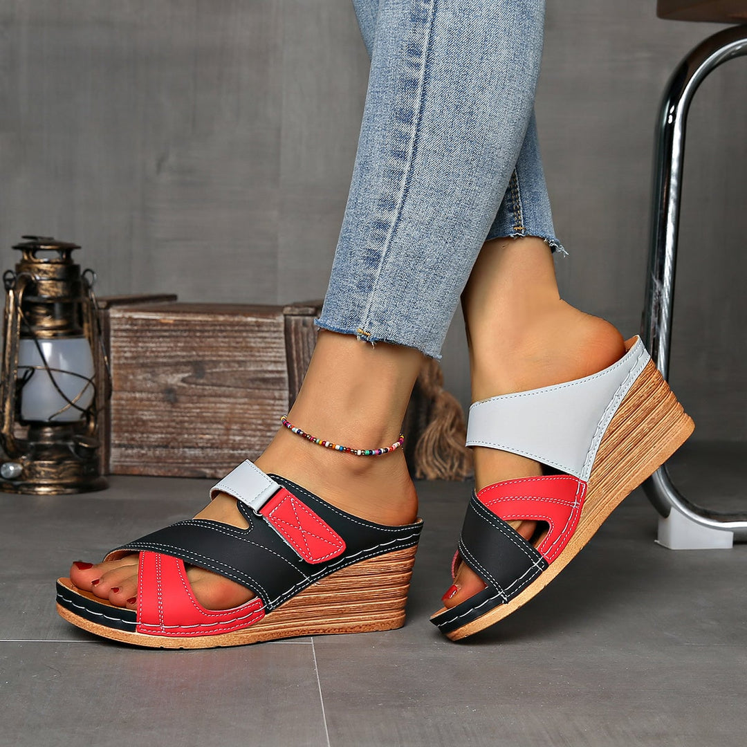 Model wearing Tulip colorblock wedge slides with casual summer outfit