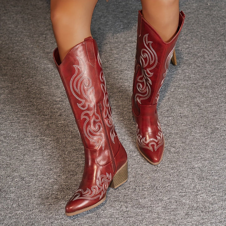 White Winter Grace boots close-up on sole showing supportive construction