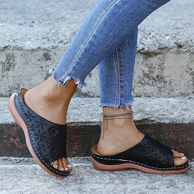 Close-up of Vanilla flat sandal arch support footbed and cushioned sole
