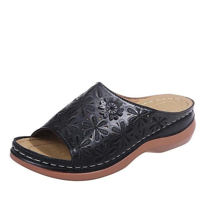 Vanilla orthopedic cushioned sandals in black, front three-quarter view