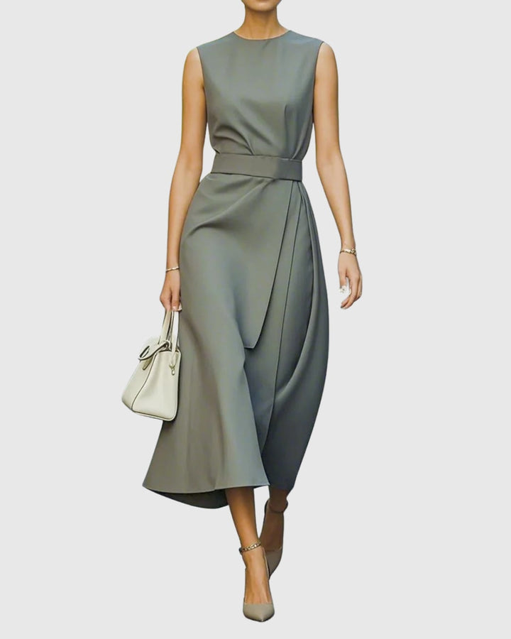 Vera midi dress in fuchsia with round neckline and tailored sleeveless cut