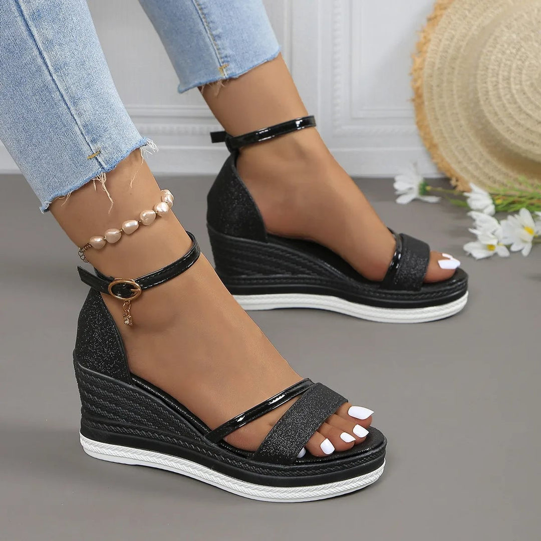 Violette orthopedic sandals in black displayed on a neutral background highlighting cushioned insole detail